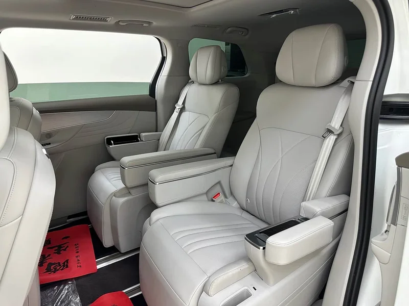 Roewe iMAX8 New Energy — фото 17
