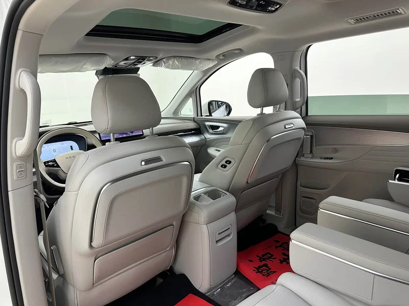 Roewe iMAX8 New Energy — фото 18