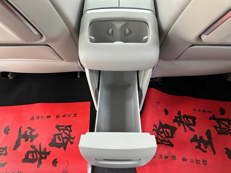 Roewe iMAX8 New Energy — фото 20