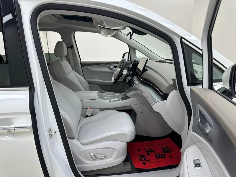 Roewe iMAX8 New Energy — фото 30