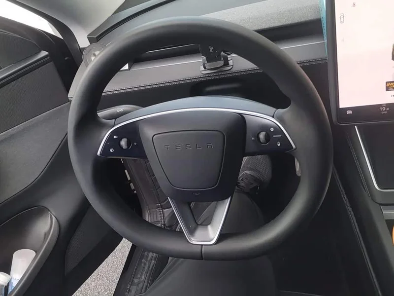 Tesla Model Y — фото 14