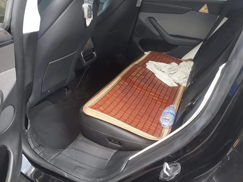 Tesla Model Y — фото 10