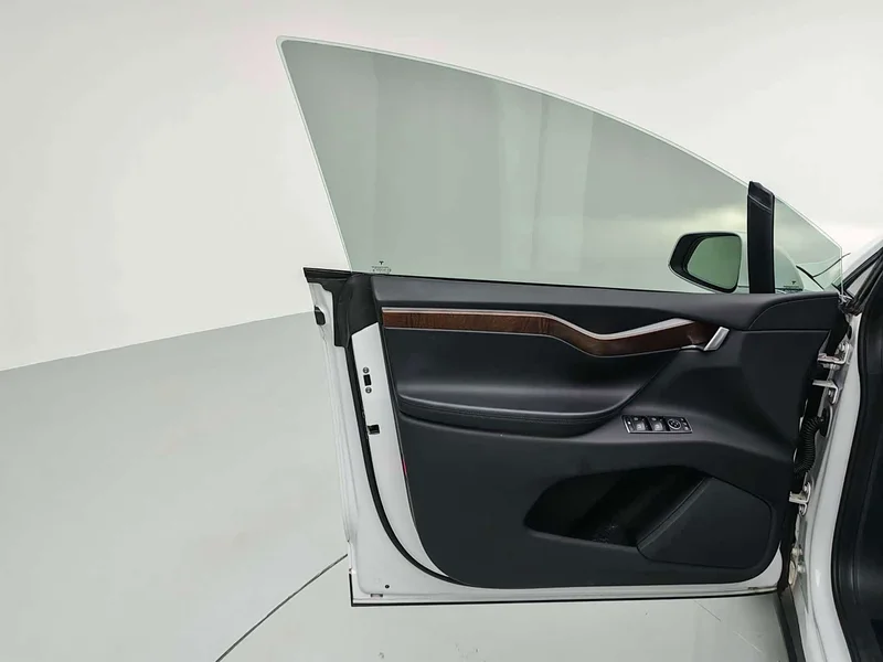 Tesla Model X — фото 12