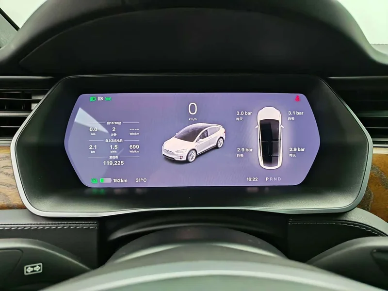 Tesla Model X — фото 13