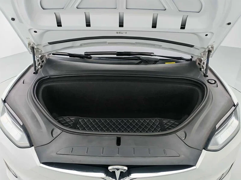 Tesla Model X — фото 16