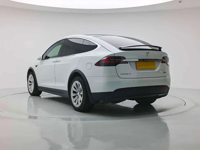Tesla Model X — фото 2