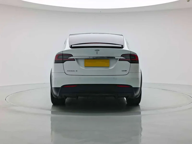 Tesla Model X — фото 4