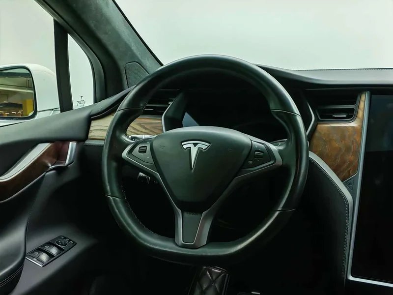 Tesla Model X — фото 7
