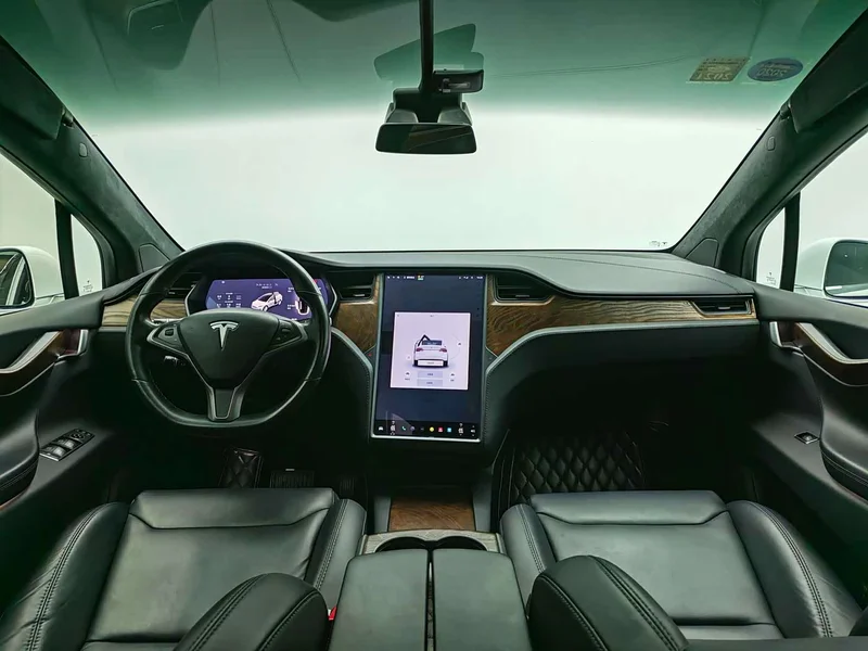 Tesla Model X — фото 8