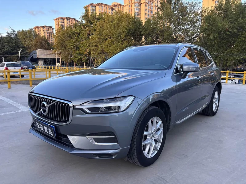 Volvo XC60 — фото 1