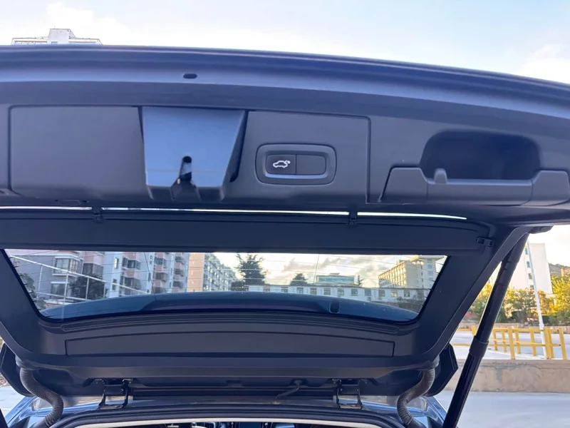 Volvo XC60 — фото 12