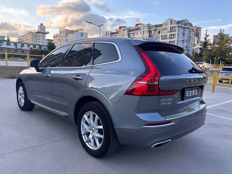 Volvo XC60 — фото 7