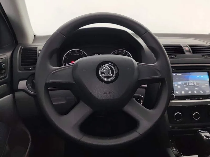 Volkswagen Octavia — фото 15