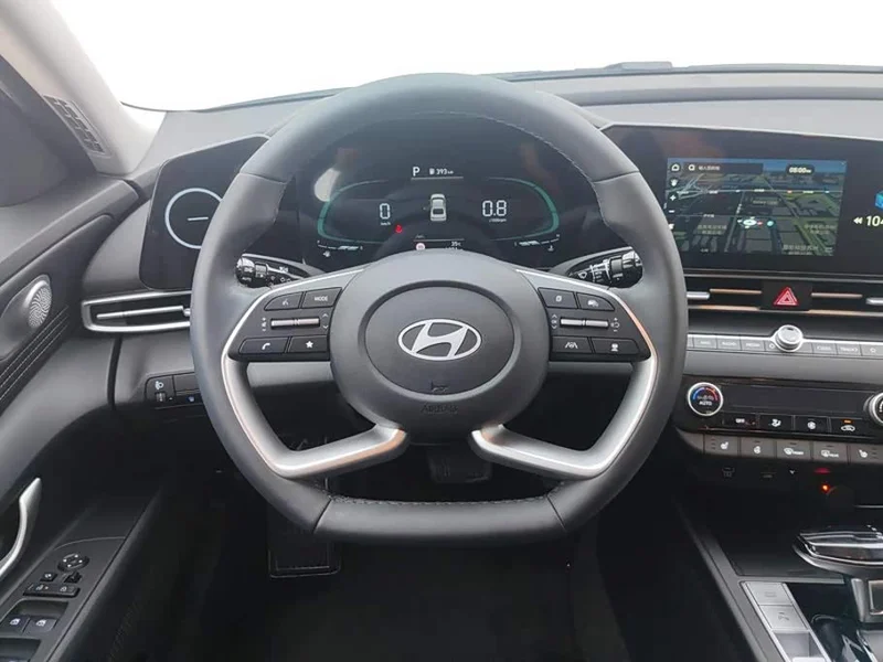 Hyundai Elantra — фото 15