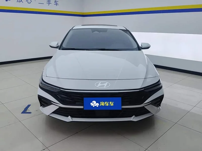 Hyundai Elantra — фото 2