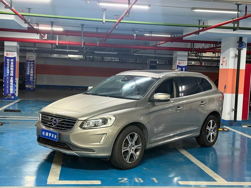 Volvo XC60 — фото 1