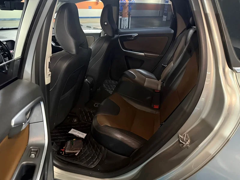 Volvo XC60 — фото 15
