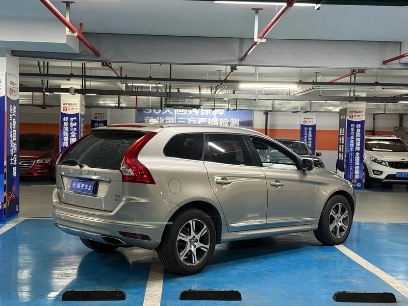 Volvo XC60 — фото 18