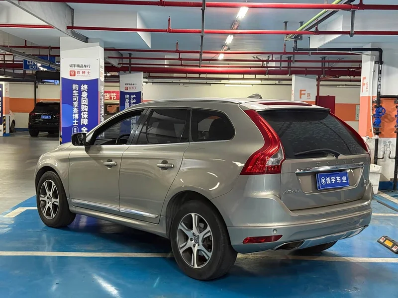 Volvo XC60 — фото 19