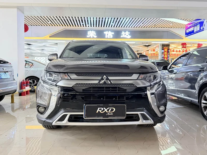 Mitsubishi Outlander — фото 2