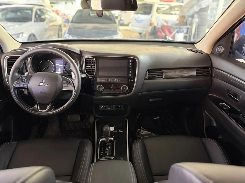 Mitsubishi Outlander — фото 6
