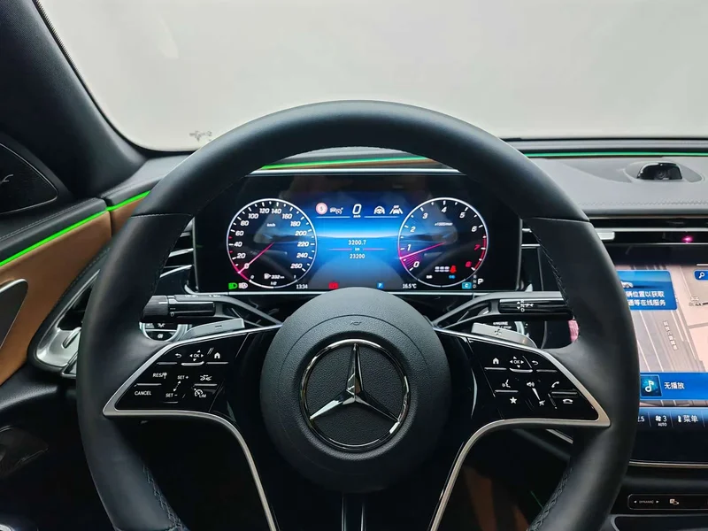 Mercedes-Benz E-Class — фото 18
