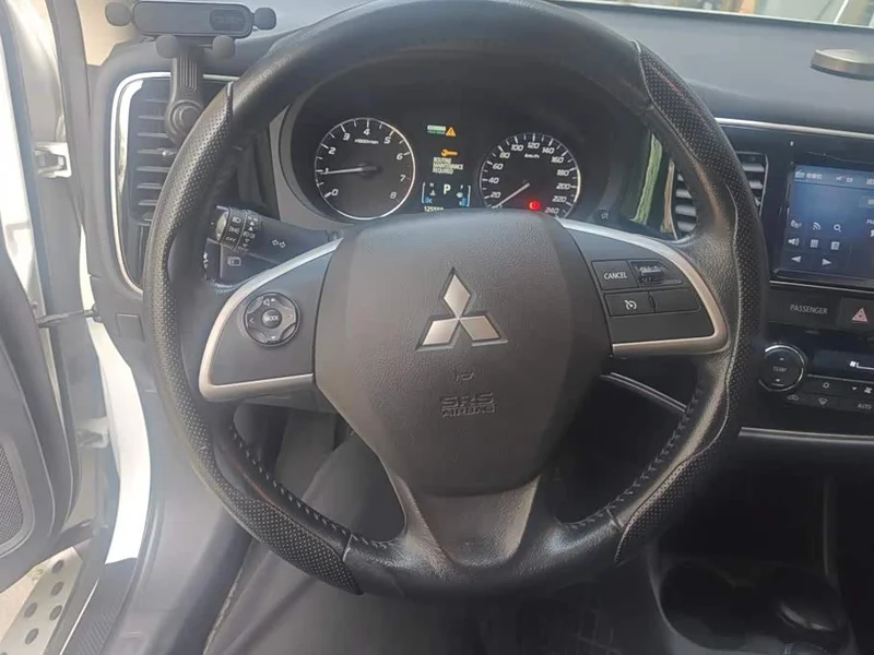 Mitsubishi Outlander — фото 15