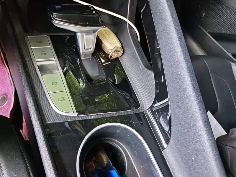 Hyundai Elantra — фото 15