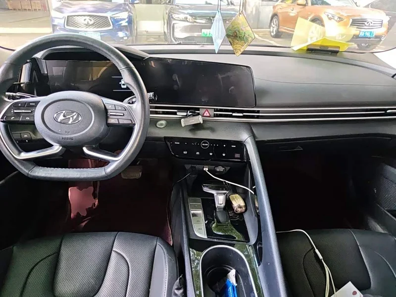 Hyundai Elantra — фото 10