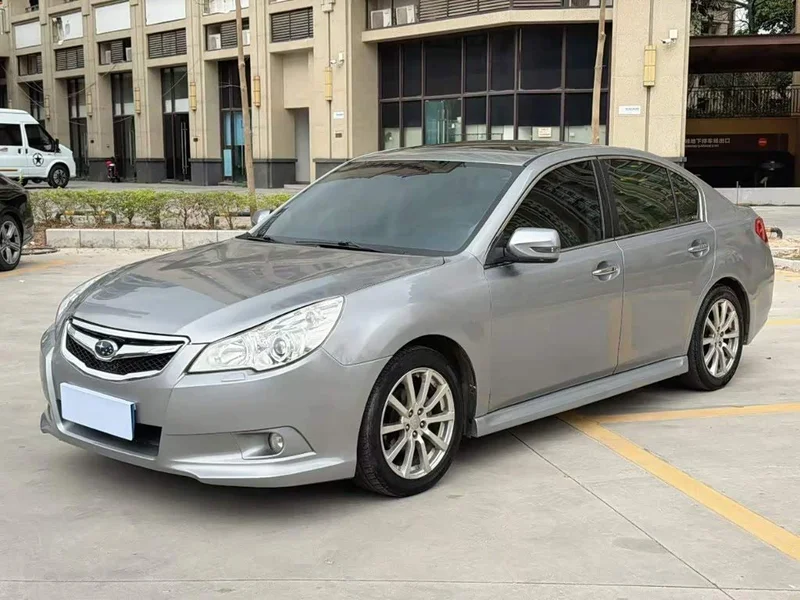Subaru Legacy — фото 1