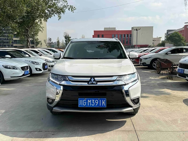 Mitsubishi Outlander — фото 2