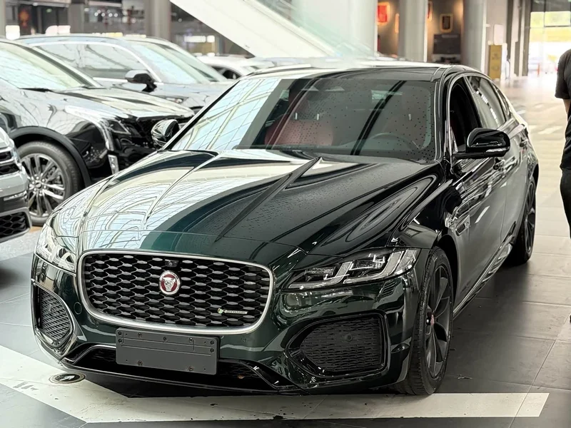 Jaguar XFL — фото 1