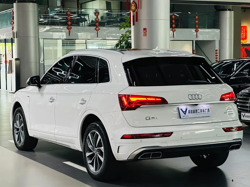 Audi Q5L — фото 9
