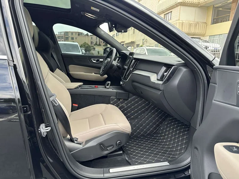 Volvo XC60 — фото 14