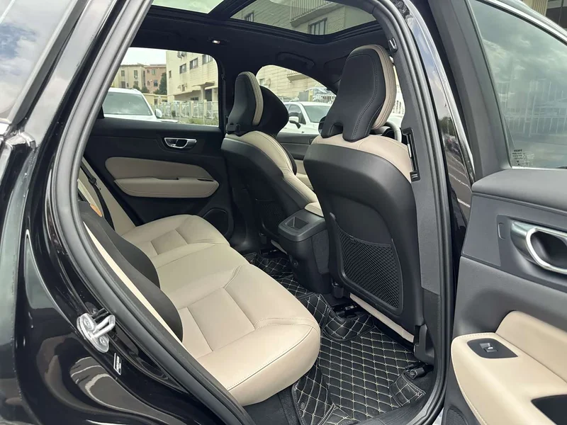 Volvo XC60 — фото 15