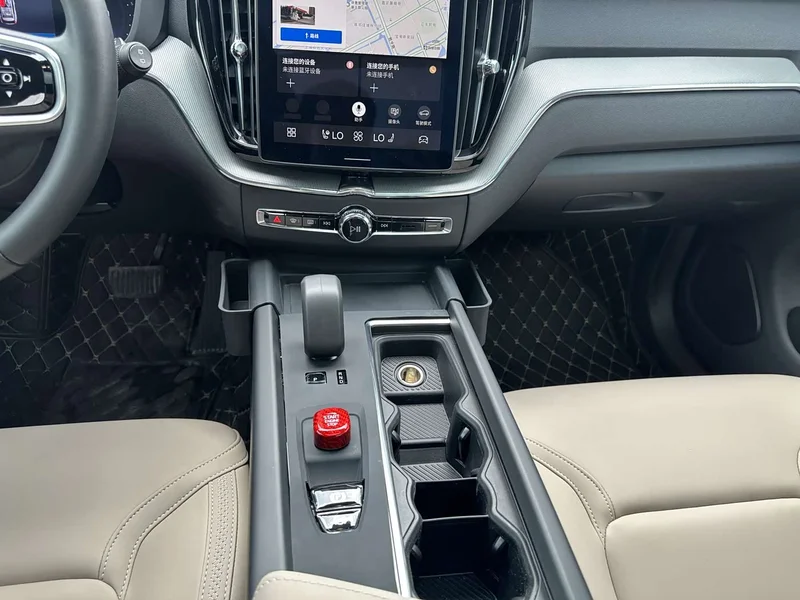 Volvo XC60 — фото 16