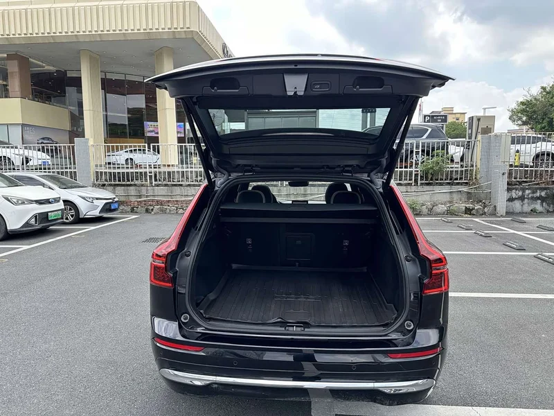 Volvo XC60 — фото 18