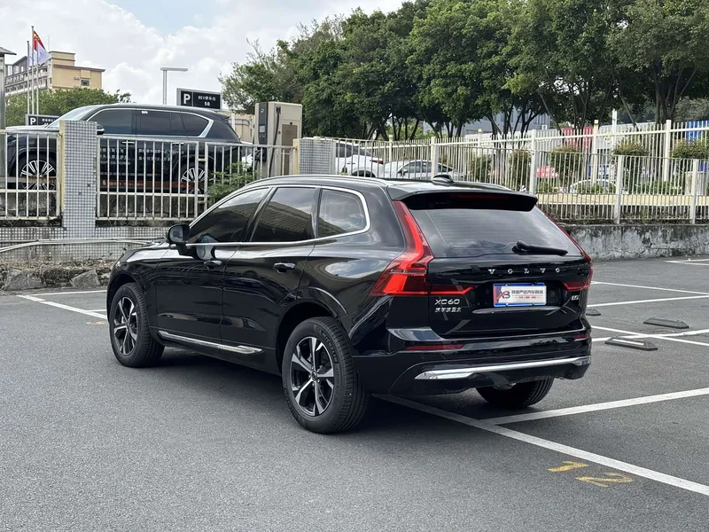 Volvo XC60 — фото 6