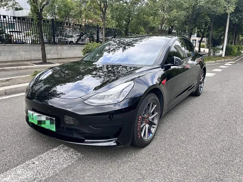 Tesla Model 3 — фото 1