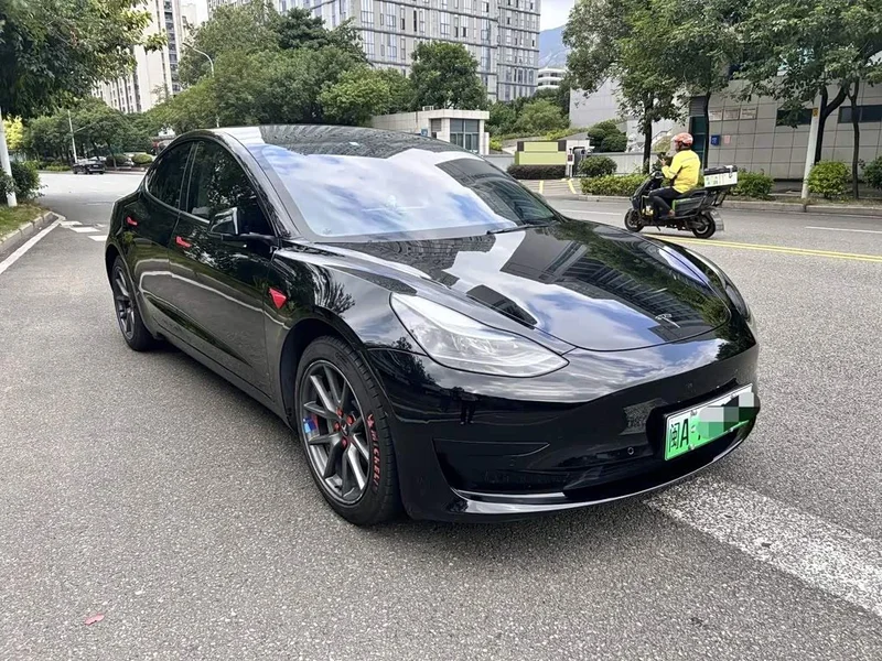 Tesla Model 3 — фото 6