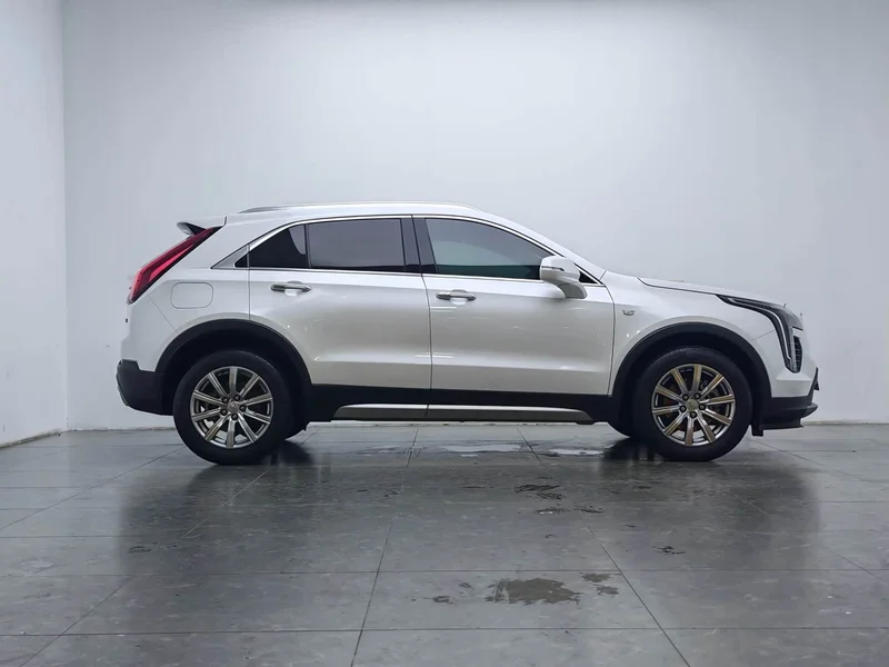 Cadillac XT4 — фото 11