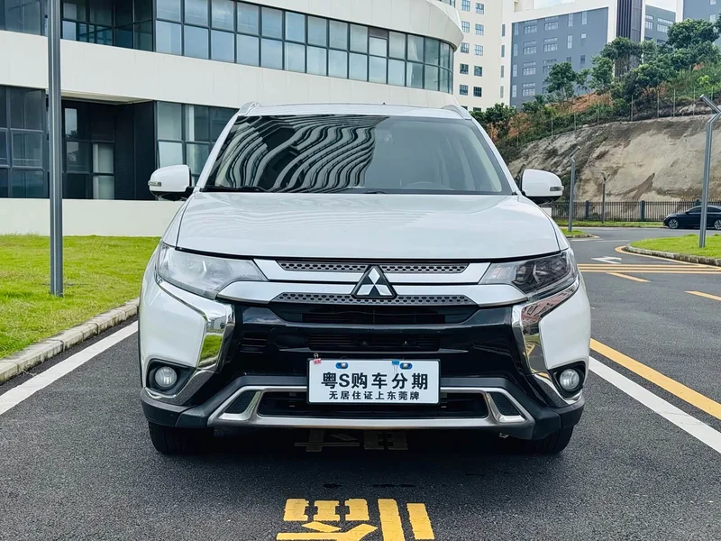 Mitsubishi Outlander — фото 2