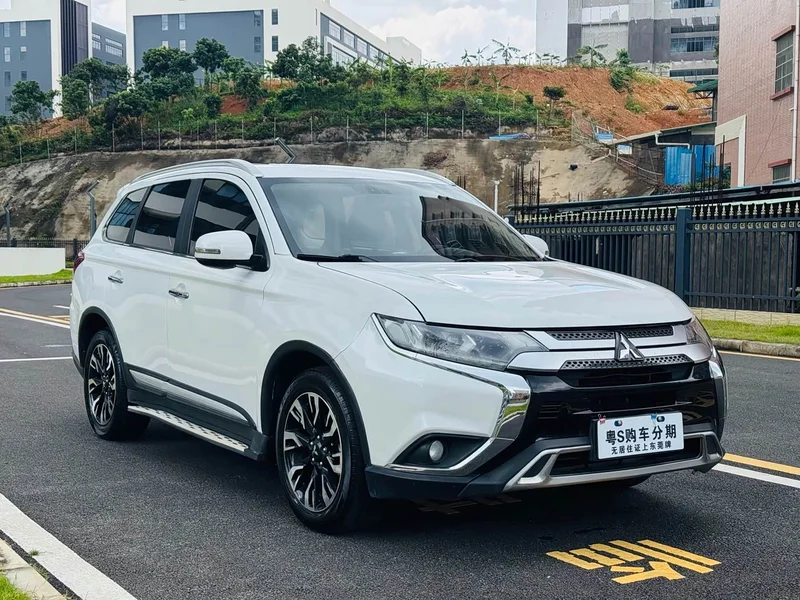 Mitsubishi Outlander — фото 3