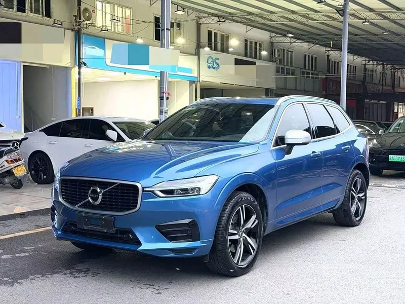 Volvo XC60 — фото 1