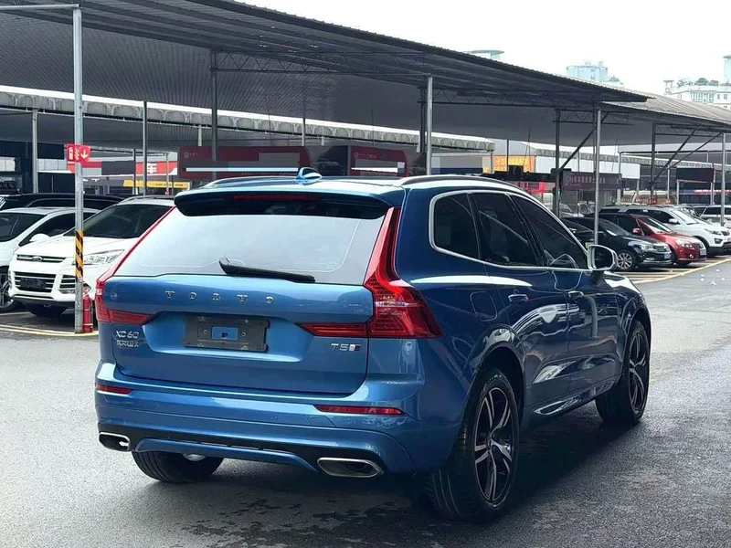 Volvo XC60 — фото 9