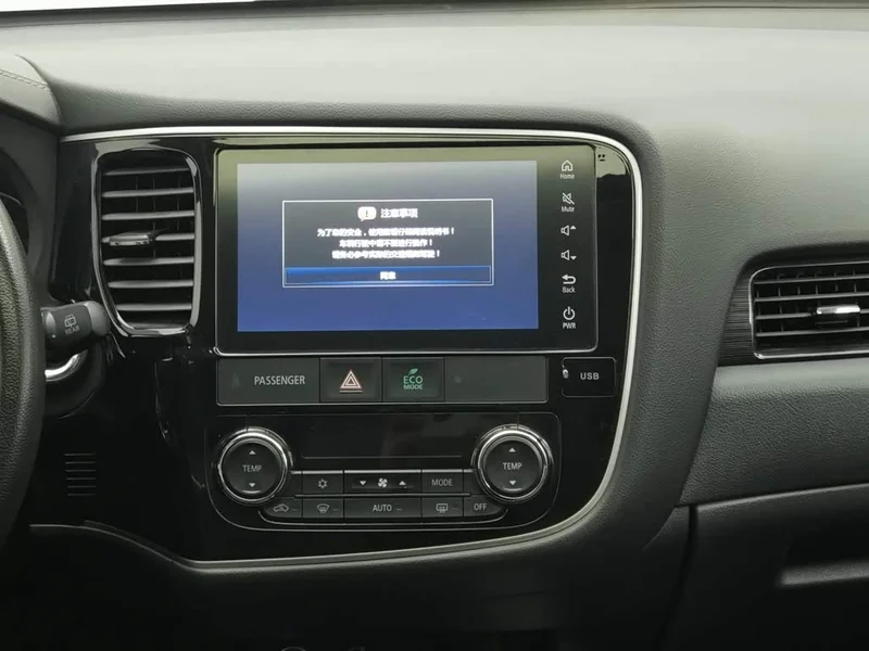 Mitsubishi Outlander — фото 12