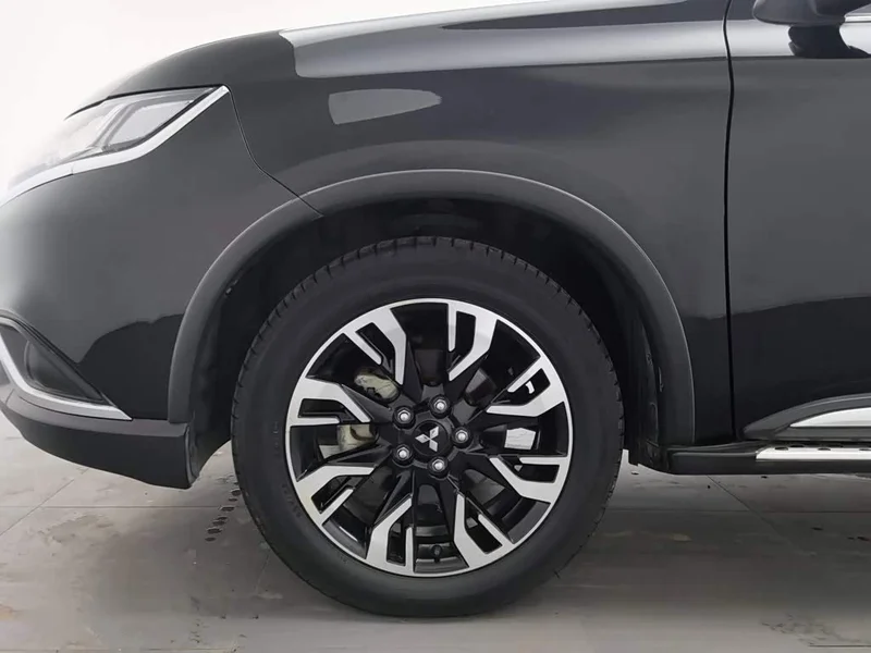 Mitsubishi Outlander — фото 17