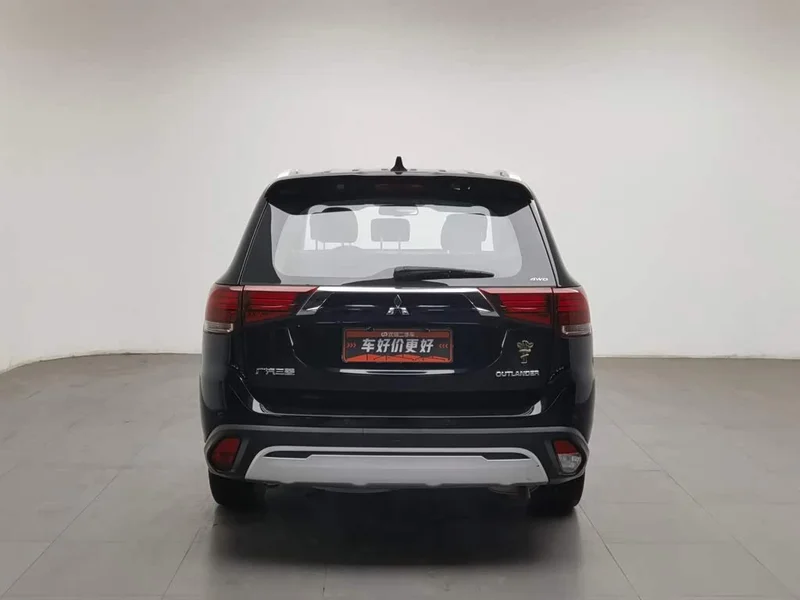 Mitsubishi Outlander — фото 4