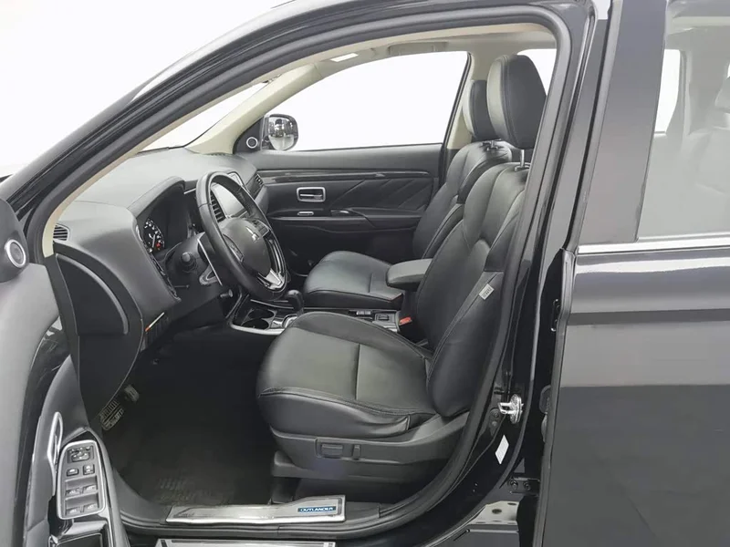 Mitsubishi Outlander — фото 10