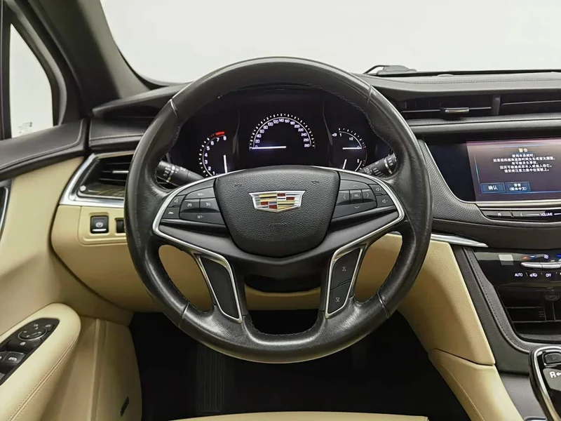 Cadillac XT5 — фото 11